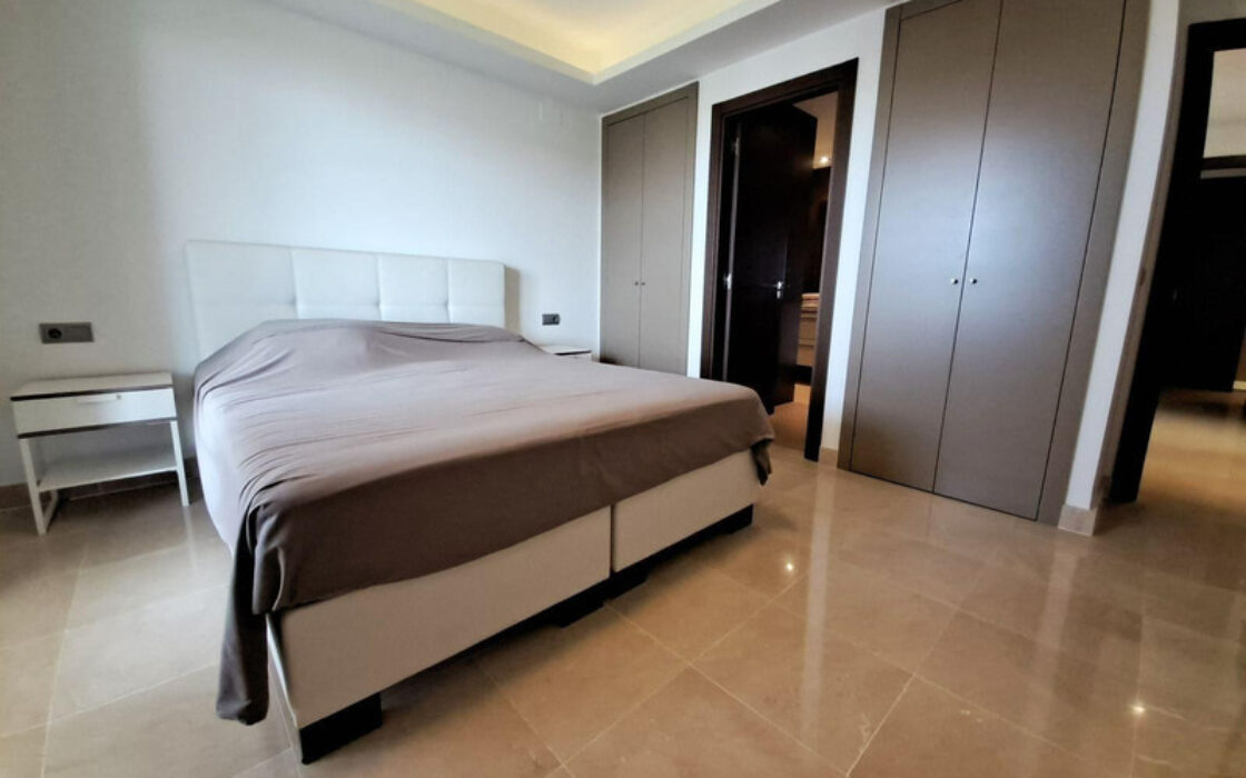 Нова квартира з 4 спальнями в Бенахависі 120 кв.м у гольфа