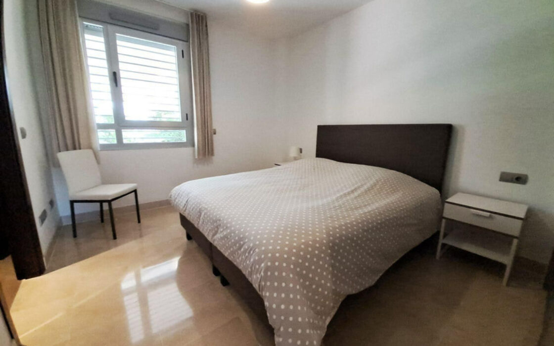 Нова квартира з 4 спальнями в Бенахависі 120 кв.м у гольфа