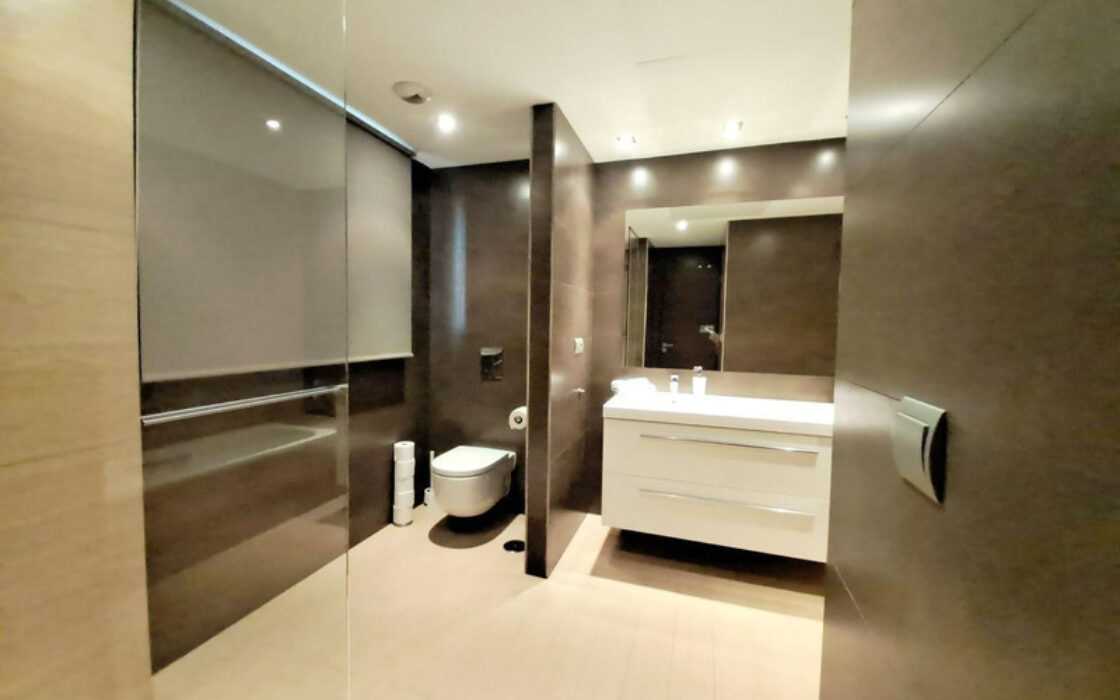 Нова квартира з 4 спальнями в Бенахависі 120 кв.м у гольфа