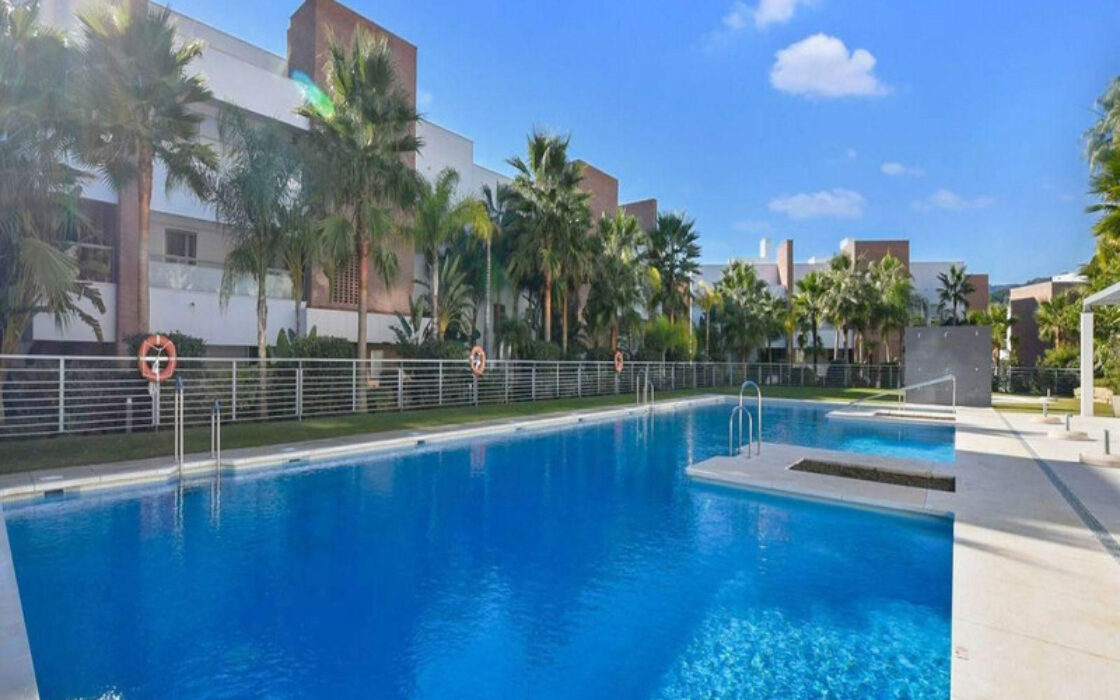 Нова квартира з 4 спальнями в Бенахависі 120 кв.м у гольфа