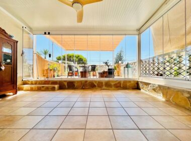 Просторий будинок біля моря в Кальпе, 240 кв.м, 3 спальні