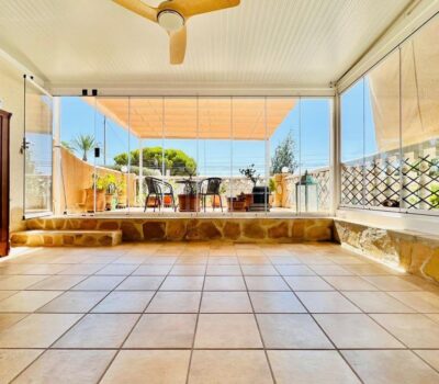 Просторий будинок біля моря в Кальпе, 240 кв.м, 3 спальні