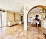 Просторий будинок біля моря в Кальпе, 240 кв.м, 3 спальні