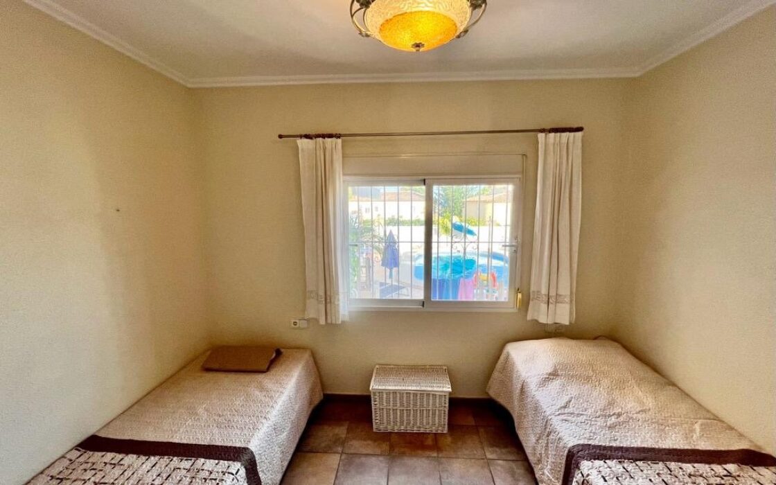 Просторий будинок біля моря в Кальпе, 240 кв.м, 3 спальні