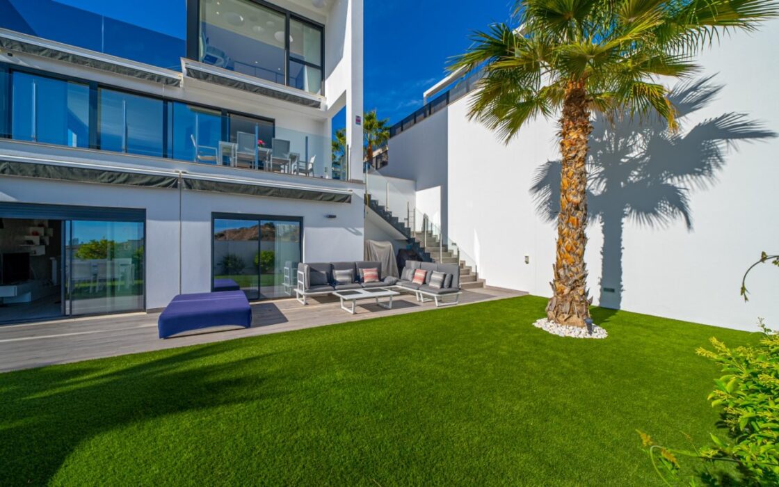 Вилла в Финестрате 327 кв.м с видом на море и бассейном