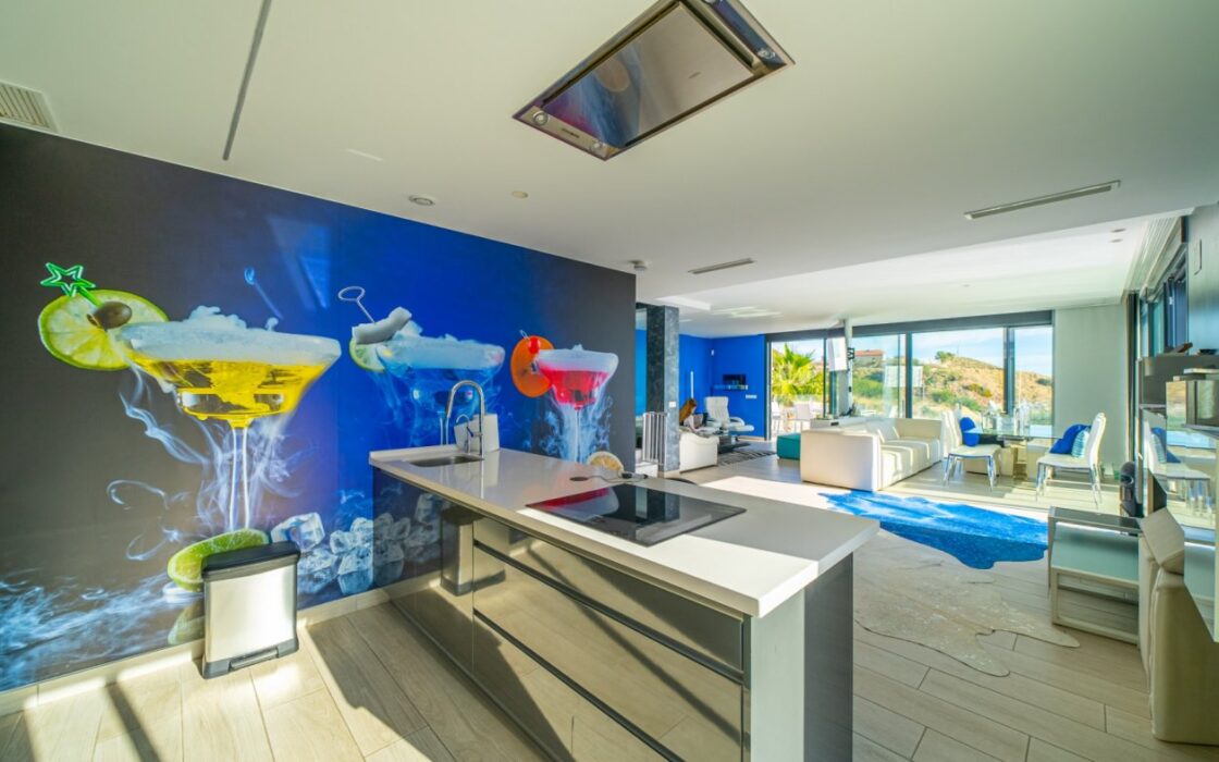 Вилла в Финестрате 327 кв.м с видом на море и бассейном