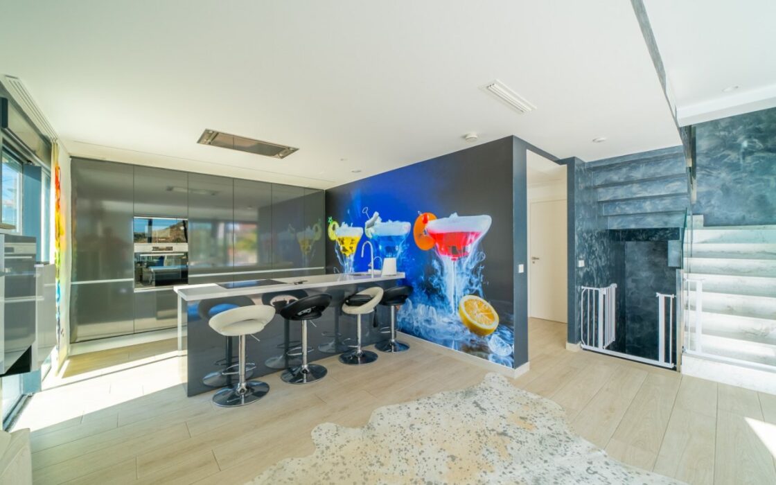 Вилла в Финестрате 327 кв.м с видом на море и бассейном