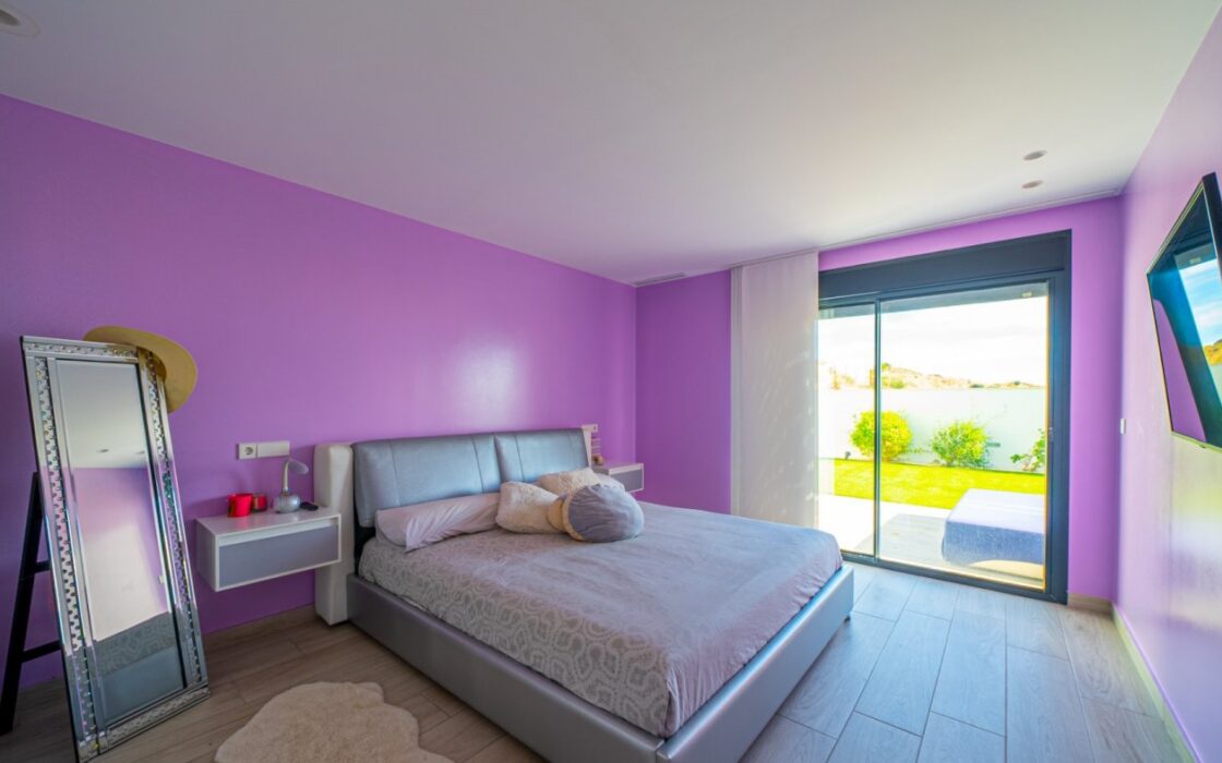 Вилла в Финестрате 327 кв.м с видом на море и бассейном