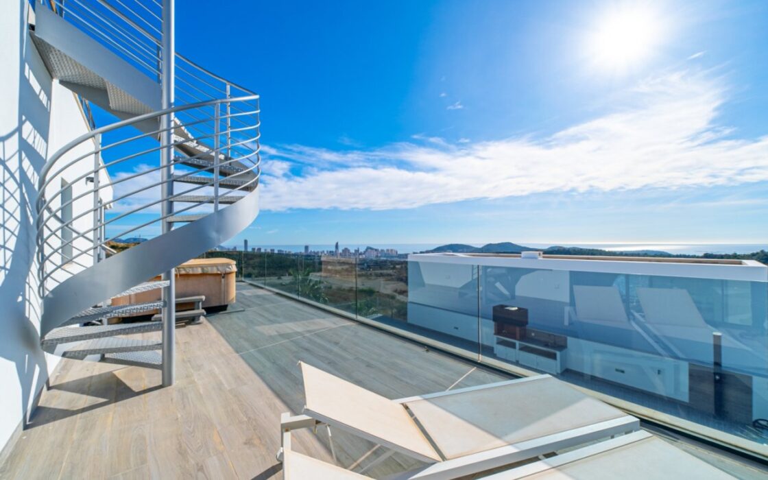 Вилла в Финестрате 327 кв.м с видом на море и бассейном