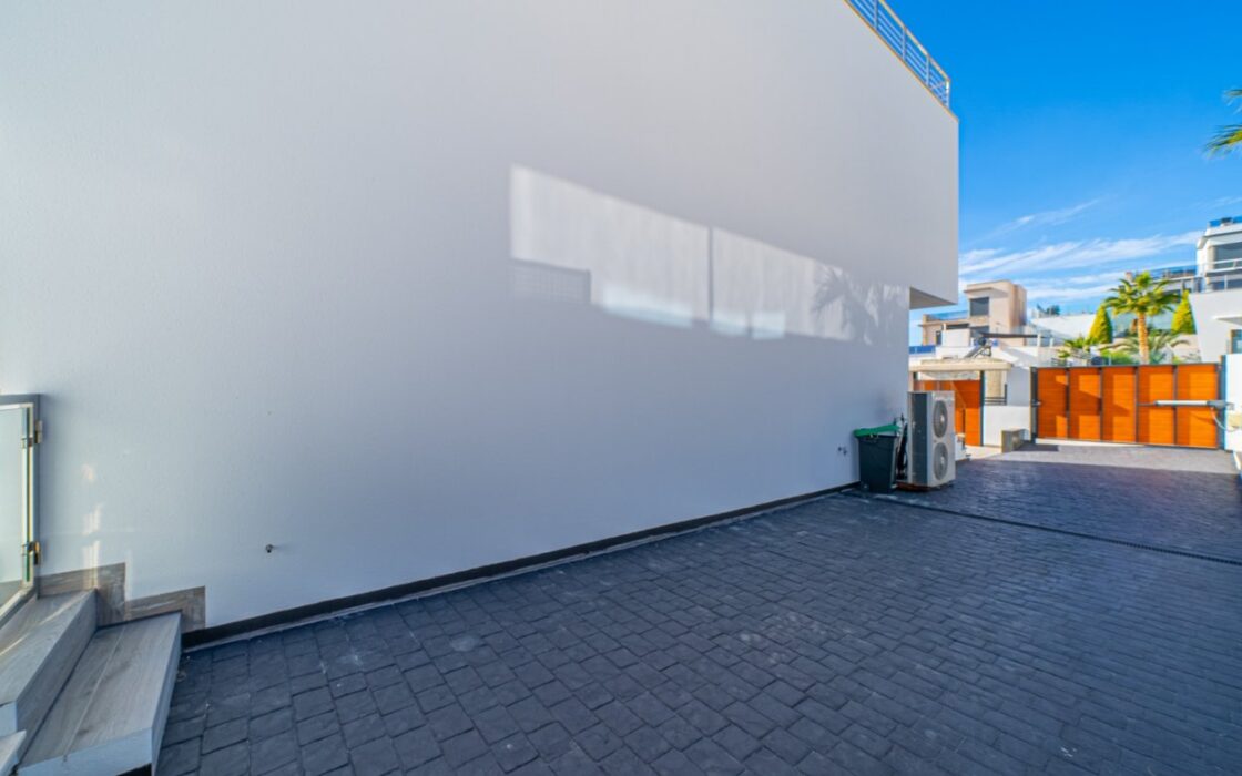 Вилла в Финестрате 327 кв.м с видом на море и бассейном