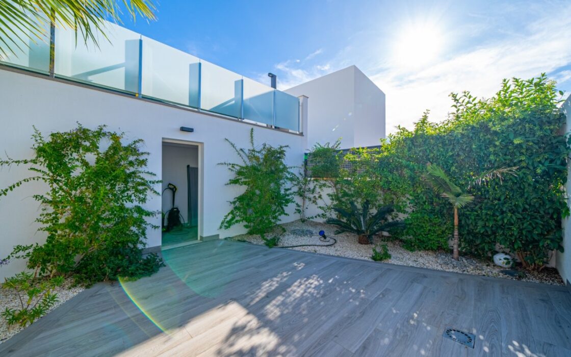 Вилла в Финестрате 327 кв.м с видом на море и бассейном