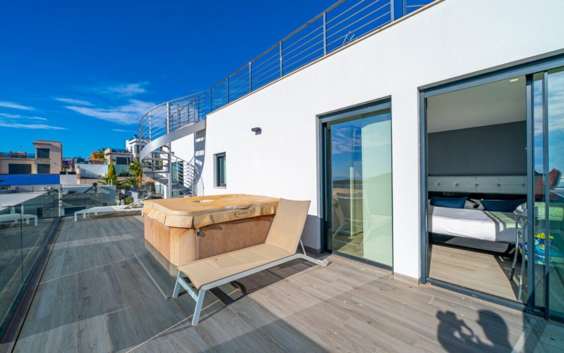 Вилла в Финестрате 327 кв.м с видом на море и бассейном