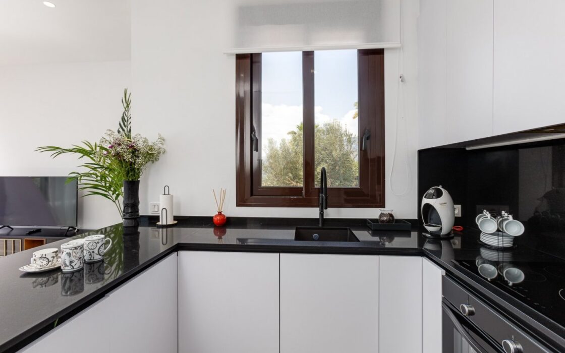 Дом в Финестрате 202 кв.м с бассейном 5 км до моря