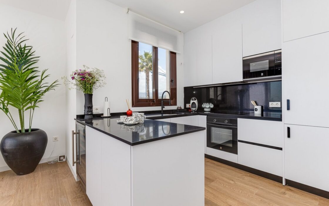 Новый дом в Финестрате 146 кв.м с бассейном в 5 км от моря