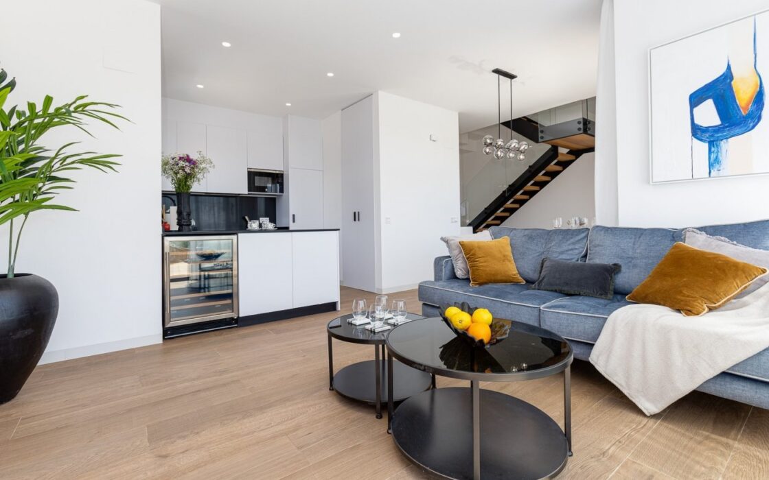 Дом в Финестрате 171 кв.м с бассейном и видом на море