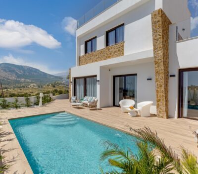 Будинок у Фінестраті 171 кв.м з басейном та видом на море