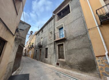 Дом в Sella 285 кв.м с камином в 16 км от моря