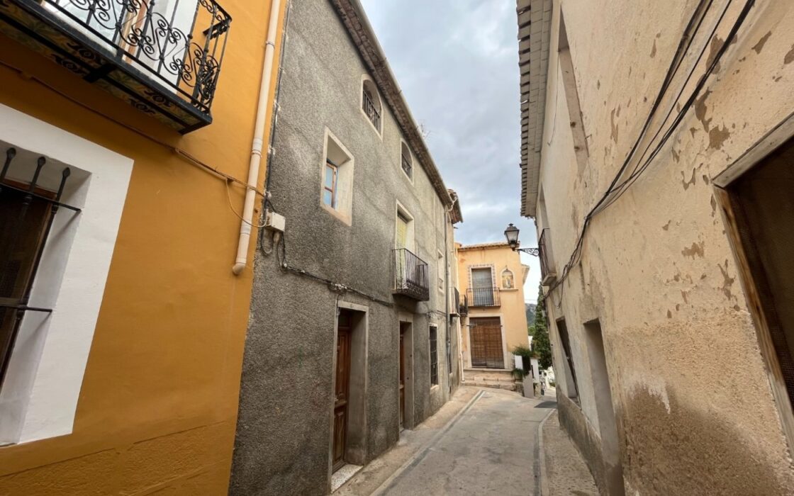 Дом в Sella 285 кв.м с камином в 16 км от моря