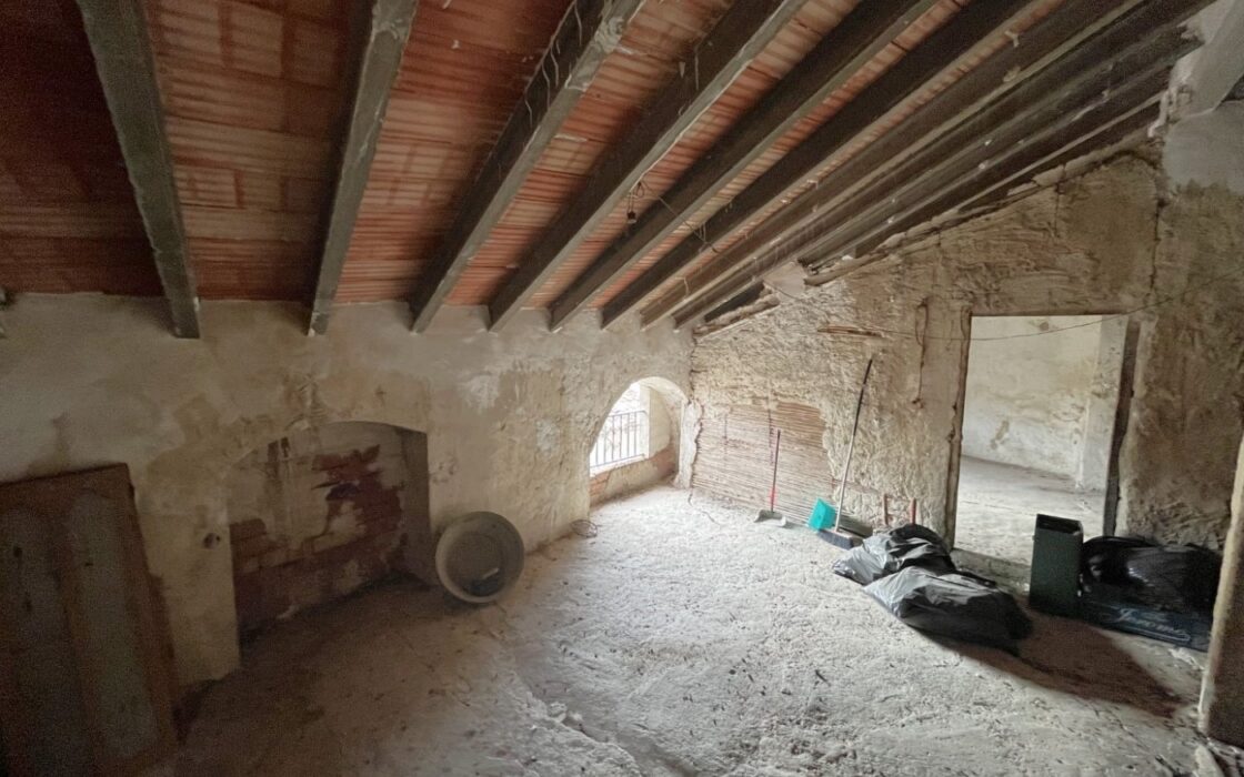 Дом в Sella 285 кв.м с камином в 16 км от моря