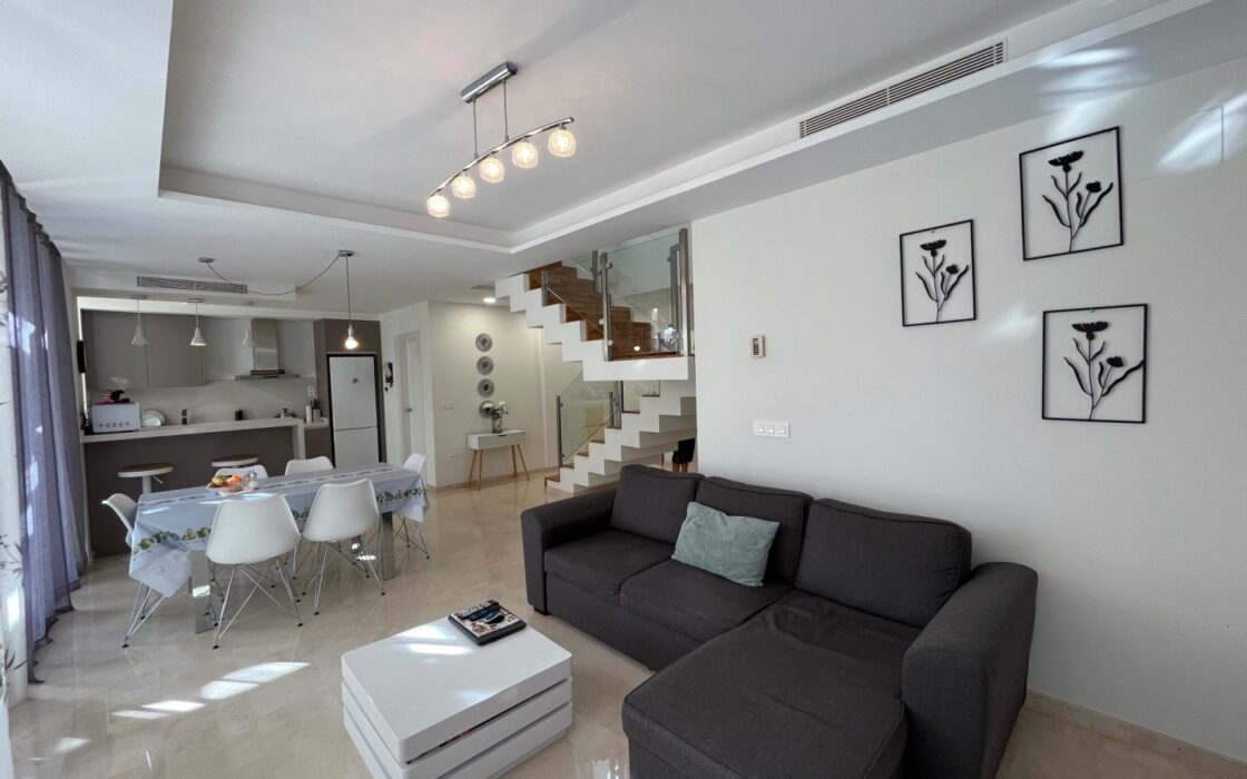 Вилла в Вильяхойосе 181 кв.м с террасой у моря