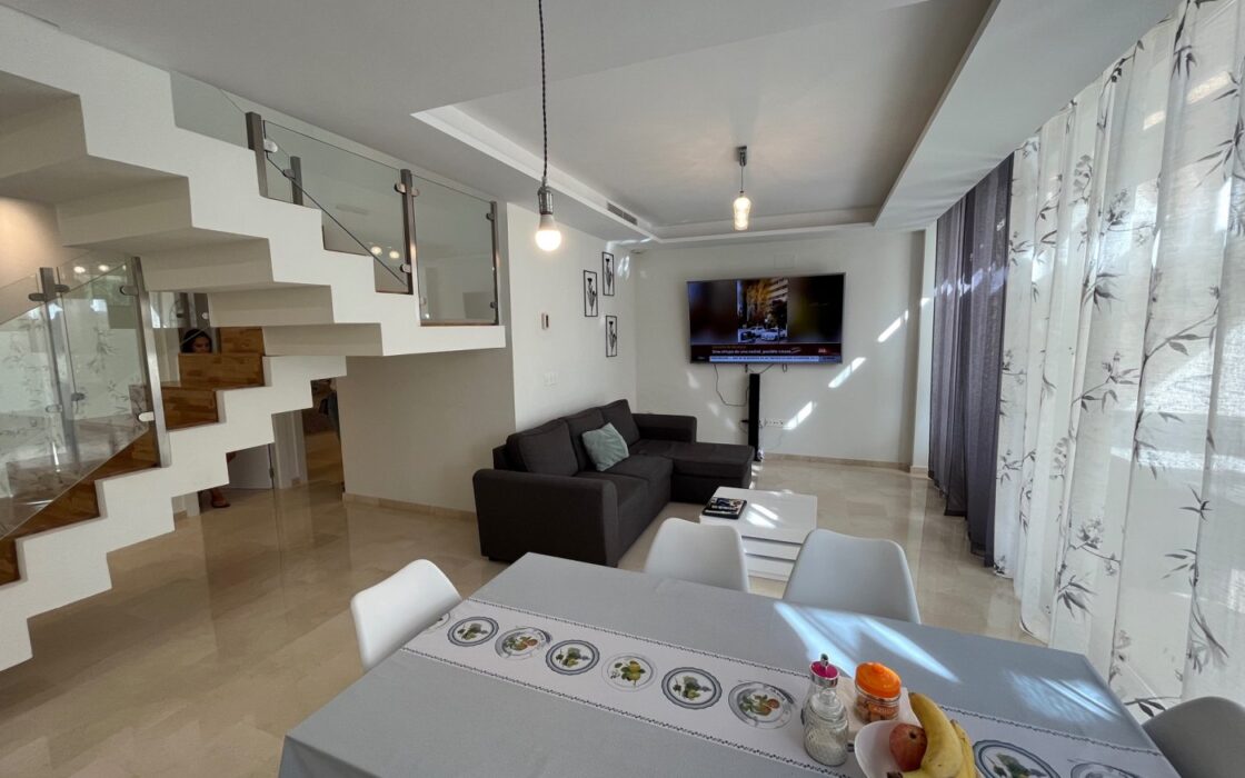 Вилла в Вильяхойосе 181 кв.м с террасой у моря