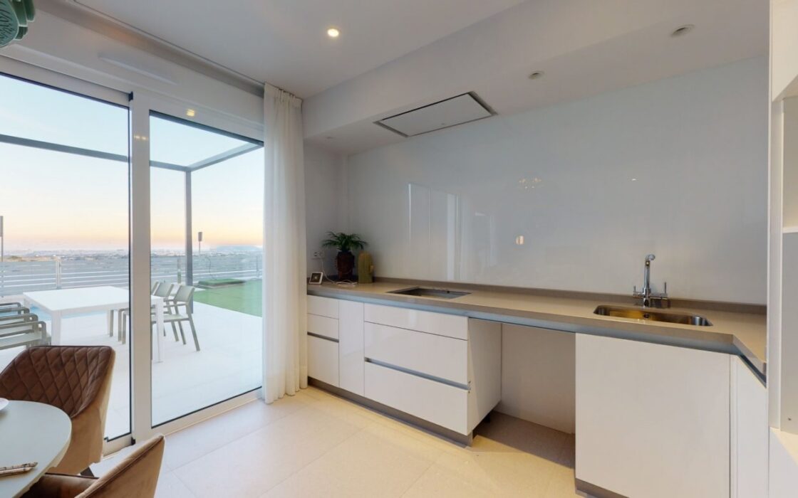 Будинок в Мучамелі 169 кв.м з басейном за 4,5 км від моря