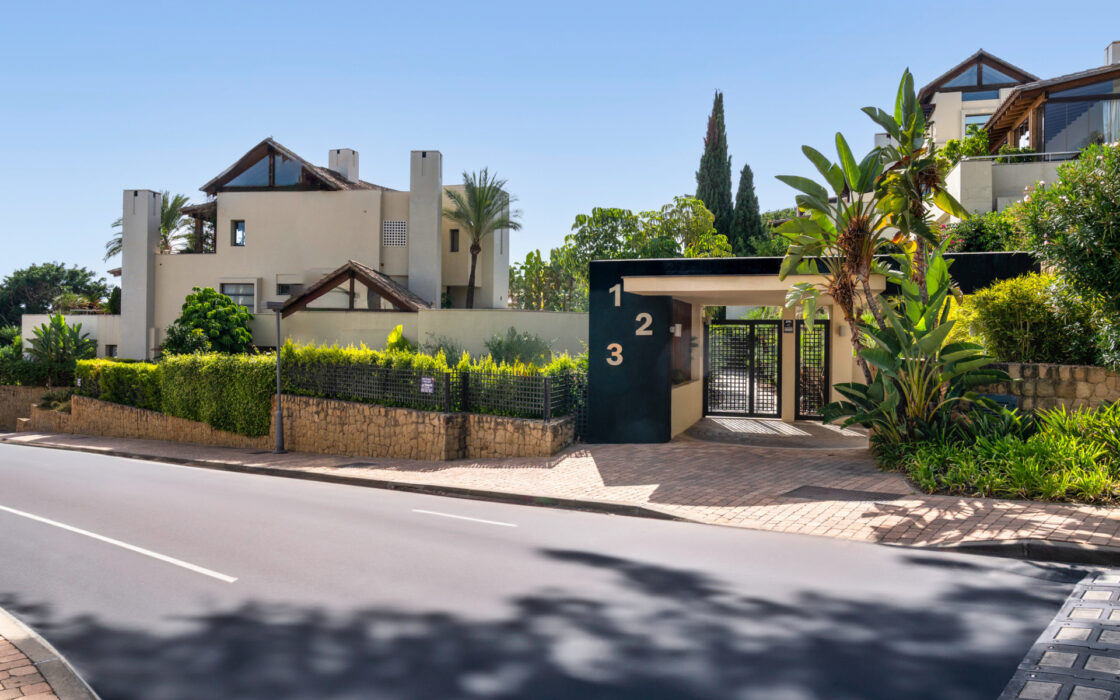 Четырехкомнатная квартира с террасой в Малаге 196 кв.м