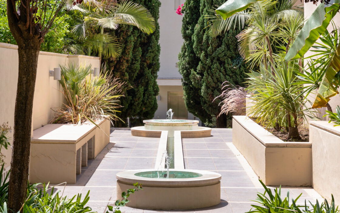 Четырехкомнатная квартира с террасой в Малаге 196 кв.м