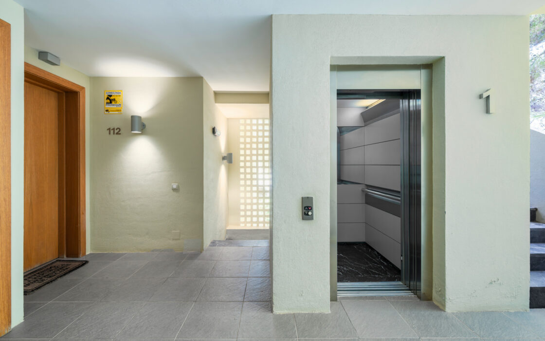 Четырехкомнатная квартира с террасой в Малаге 196 кв.м