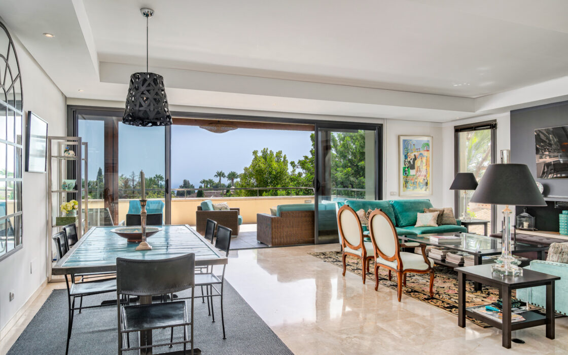 Четырехкомнатная квартира с террасой в Малаге 196 кв.м