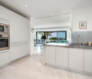 Четырехкомнатная квартира с террасой в Малаге 196 кв.м