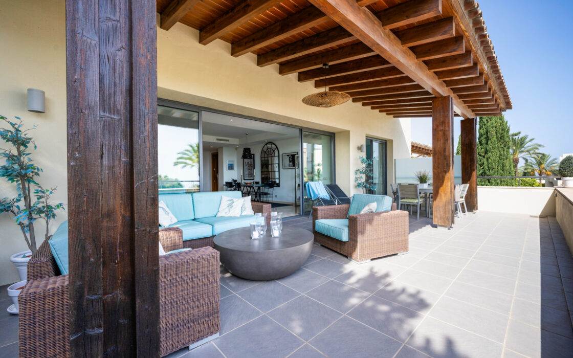 Четырехкомнатная квартира с террасой в Малаге 196 кв.м