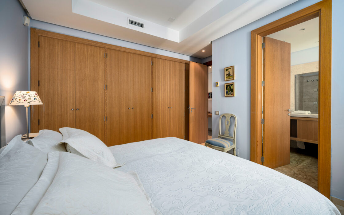 Четырехкомнатная квартира с террасой в Малаге 196 кв.м