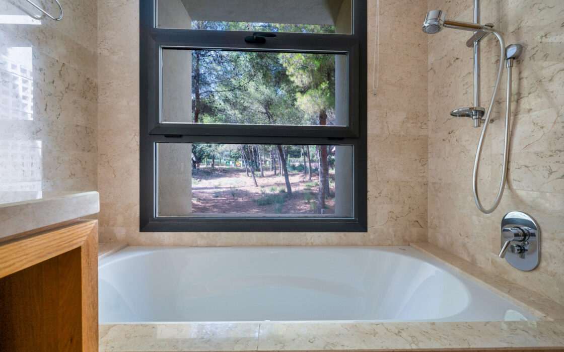 Четырехкомнатная квартира с террасой в Малаге 196 кв.м