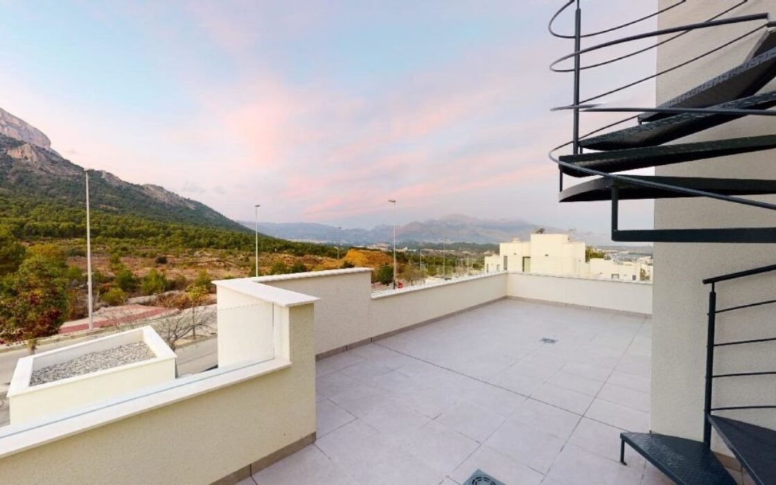 Будинок в Полопе 144 кв.м з терасою та видом на море