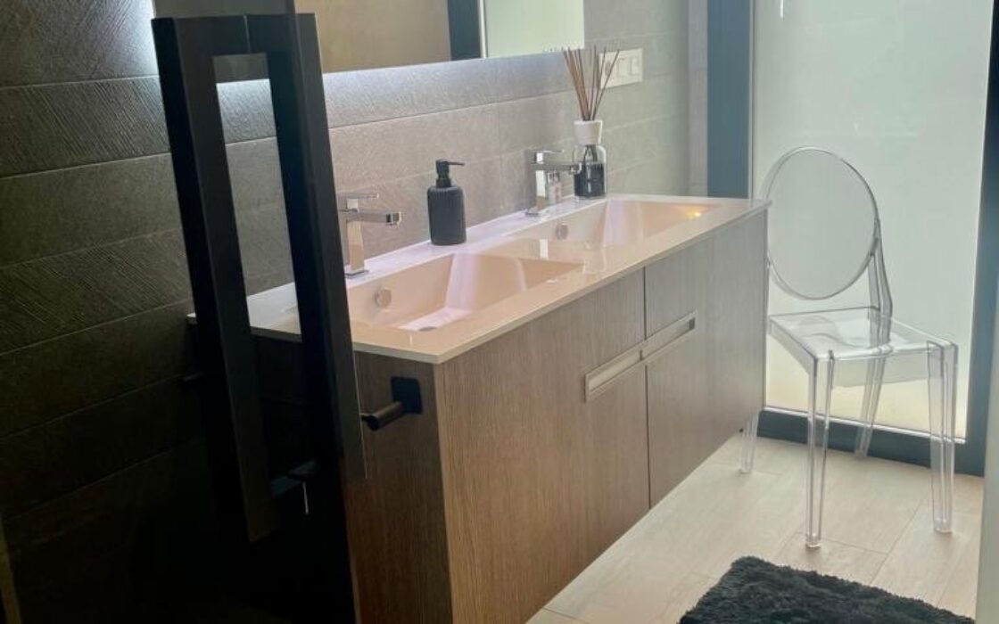 Вілла у Фінестраті з 3 спальнями та басейном біля моря