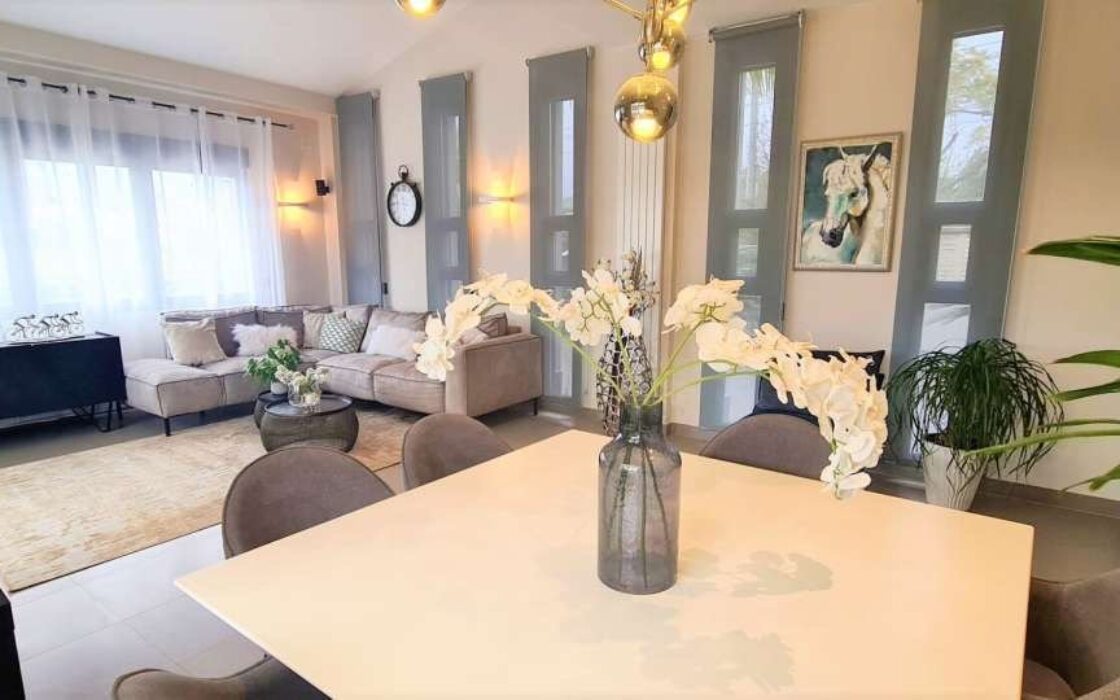 Вілла в Кальпе з 5 спальнями та басейном біля моря