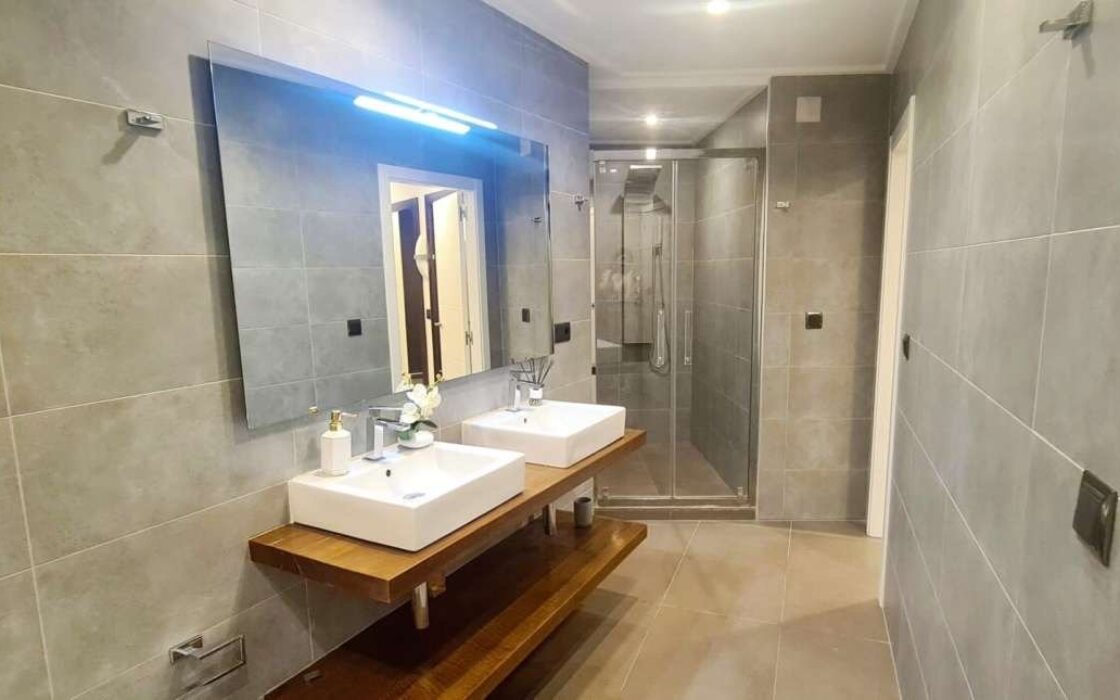 Вілла в Кальпе з 5 спальнями та басейном біля моря