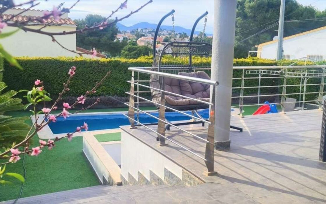 Вілла в Кальпе з 5 спальнями та басейном біля моря