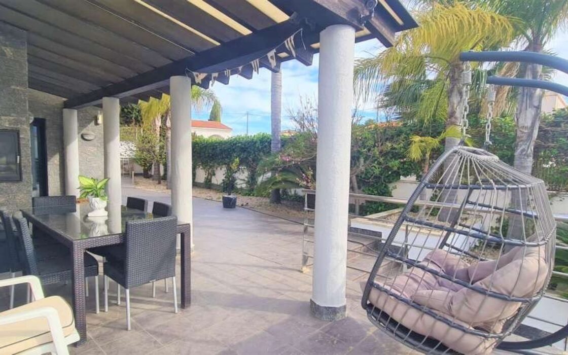 Вілла в Кальпе з 5 спальнями та басейном біля моря