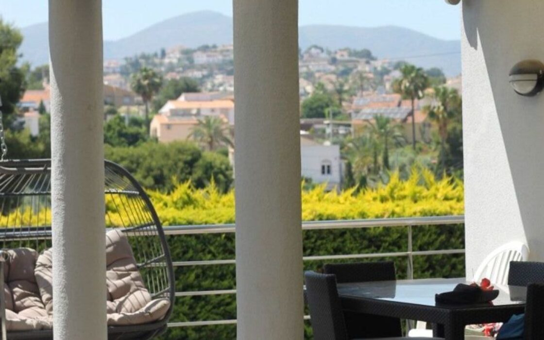 Вілла в Кальпе з 5 спальнями та басейном біля моря