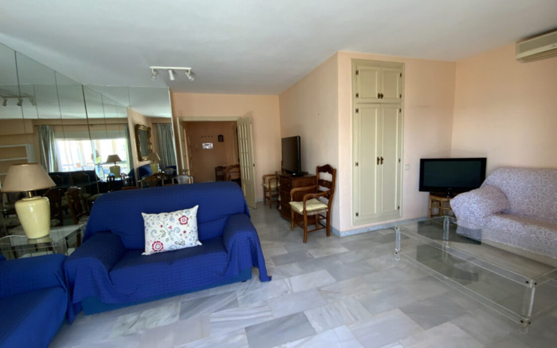 Светлая квартира с террасой в Марбелье 108 кв.м у моря