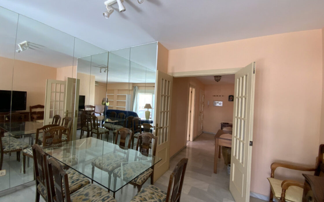 Светлая квартира с террасой в Марбелье 108 кв.м у моря