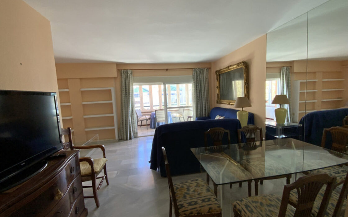 Светлая квартира с террасой в Марбелье 108 кв.м у моря