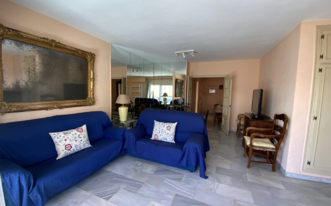 Светлая квартира с террасой в Марбелье 108 кв.м у моря