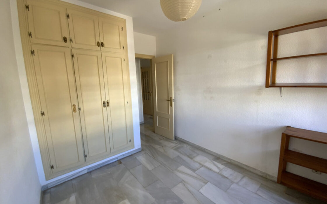 Светлая квартира с террасой в Марбелье 108 кв.м у моря