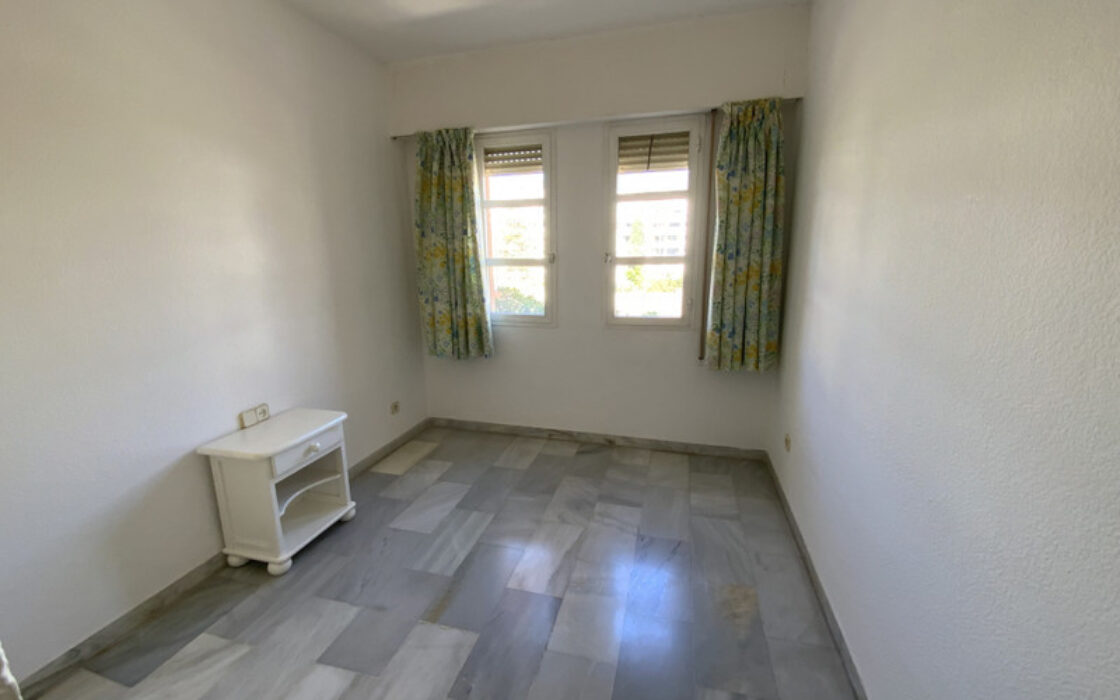 Светлая квартира с террасой в Марбелье 108 кв.м у моря