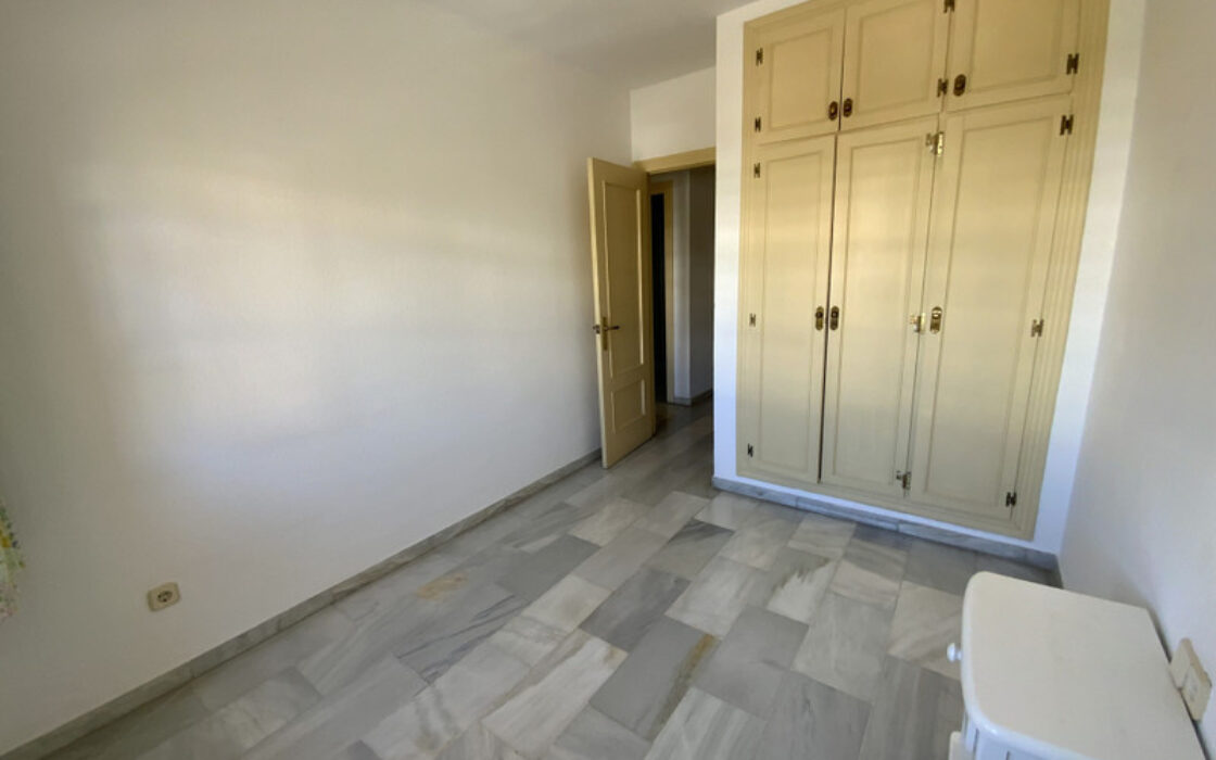 Светлая квартира с террасой в Марбелье 108 кв.м у моря