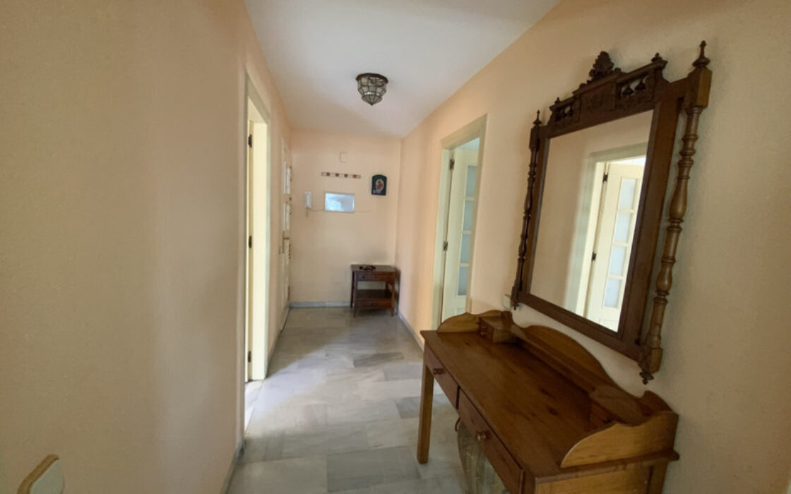 Светлая квартира с террасой в Марбелье 108 кв.м у моря