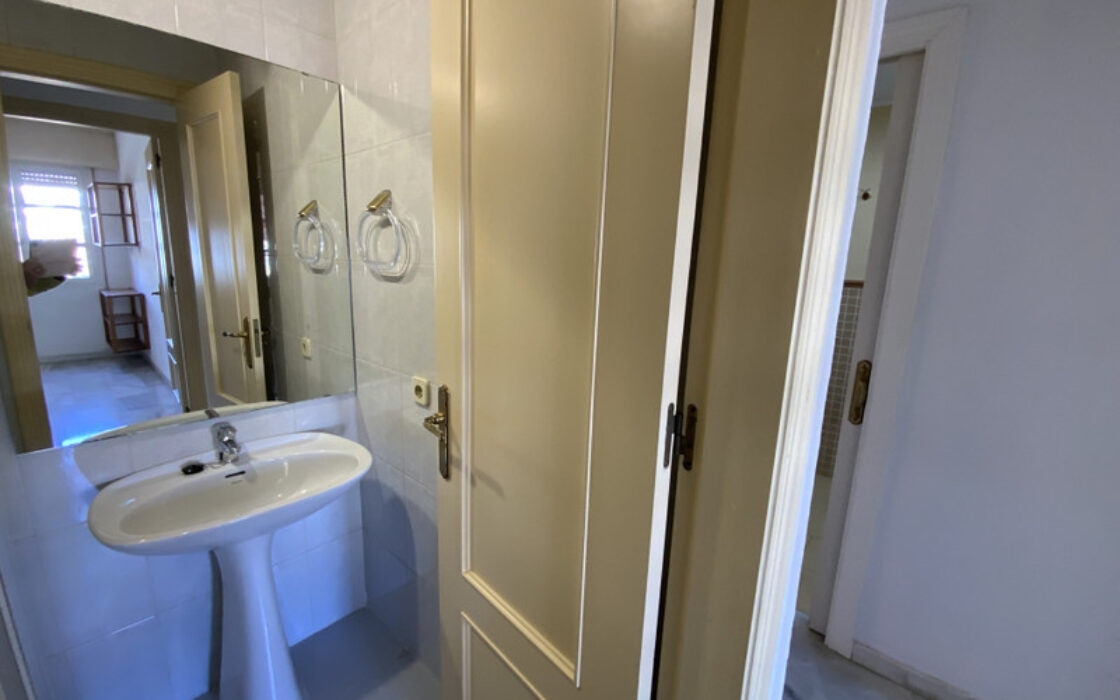 Светлая квартира с террасой в Марбелье 108 кв.м у моря